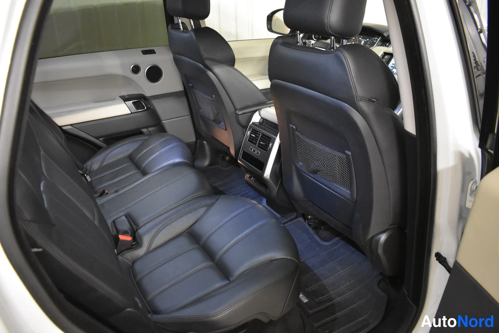 Valkoinen Land Rover Range Rover Sport 2014, takaistuimet, kuva 20