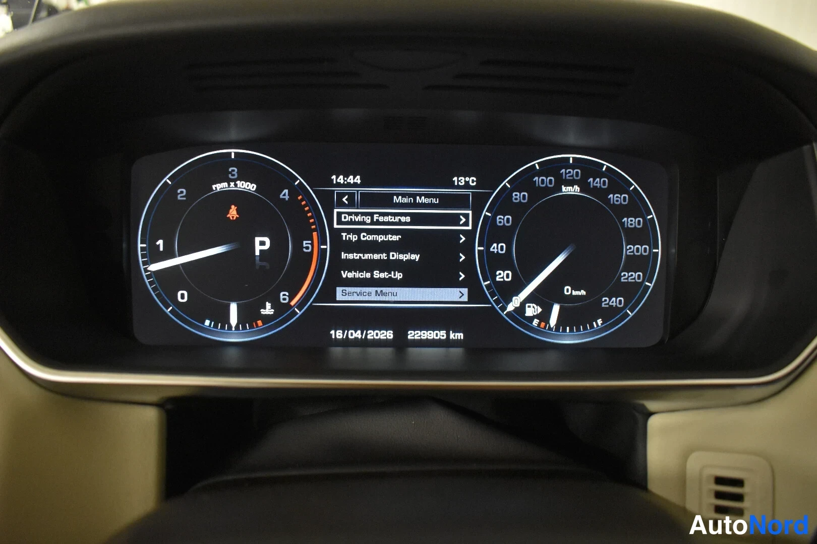 Valkoinen Land Rover Range Rover Sport 2014, yksityiskohta, kuva 26