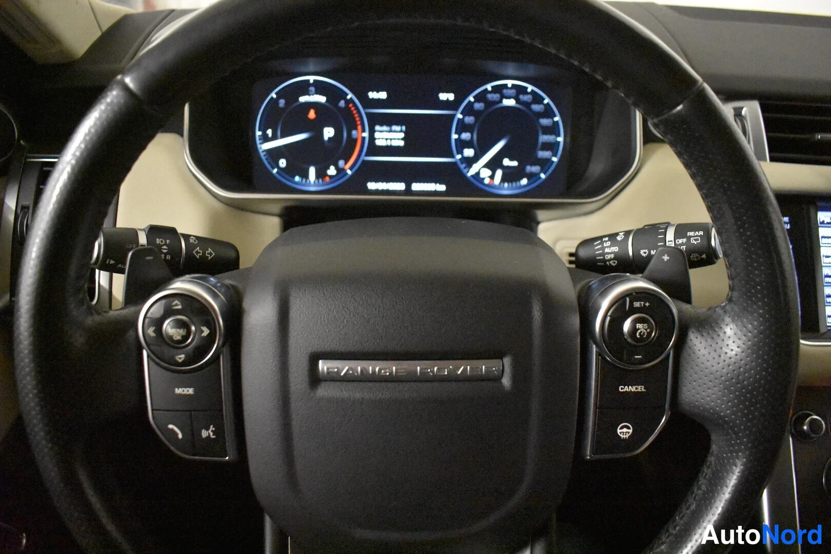 Valkoinen Land Rover Range Rover Sport 2014, ohjaamo, kuva 15