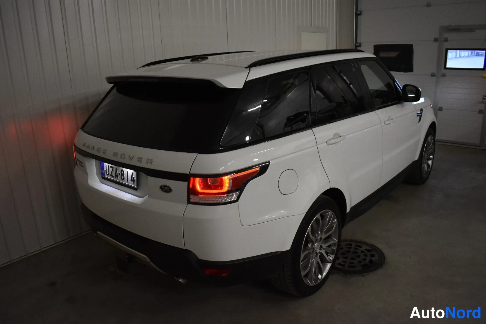 Valkoinen Land Rover Range Rover Sport 2014, takaviisto, kuva 8