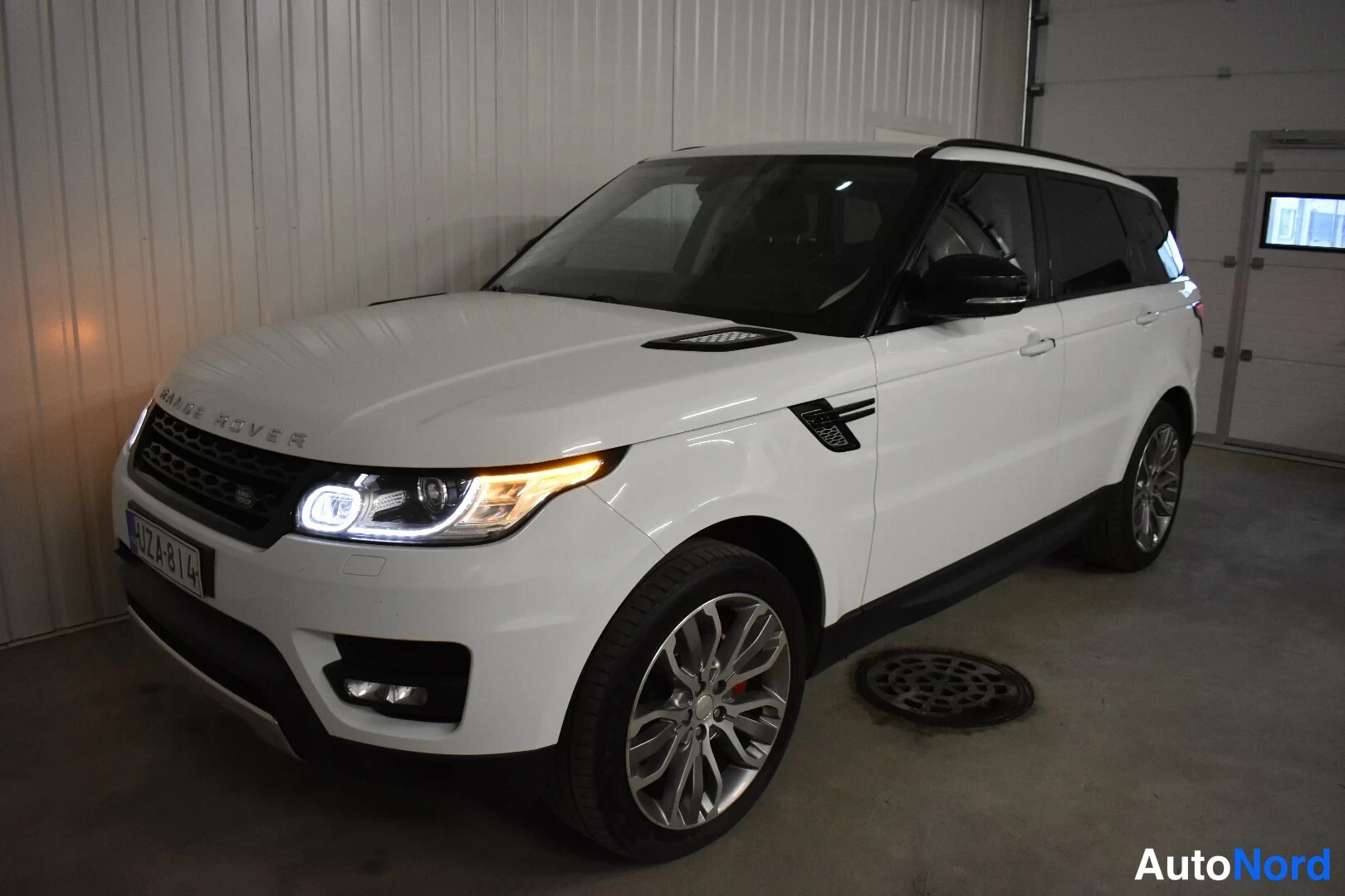 Valkoinen Land Rover Range Rover Sport 2014, etuviisto, keula vasemmalle, kuva 2