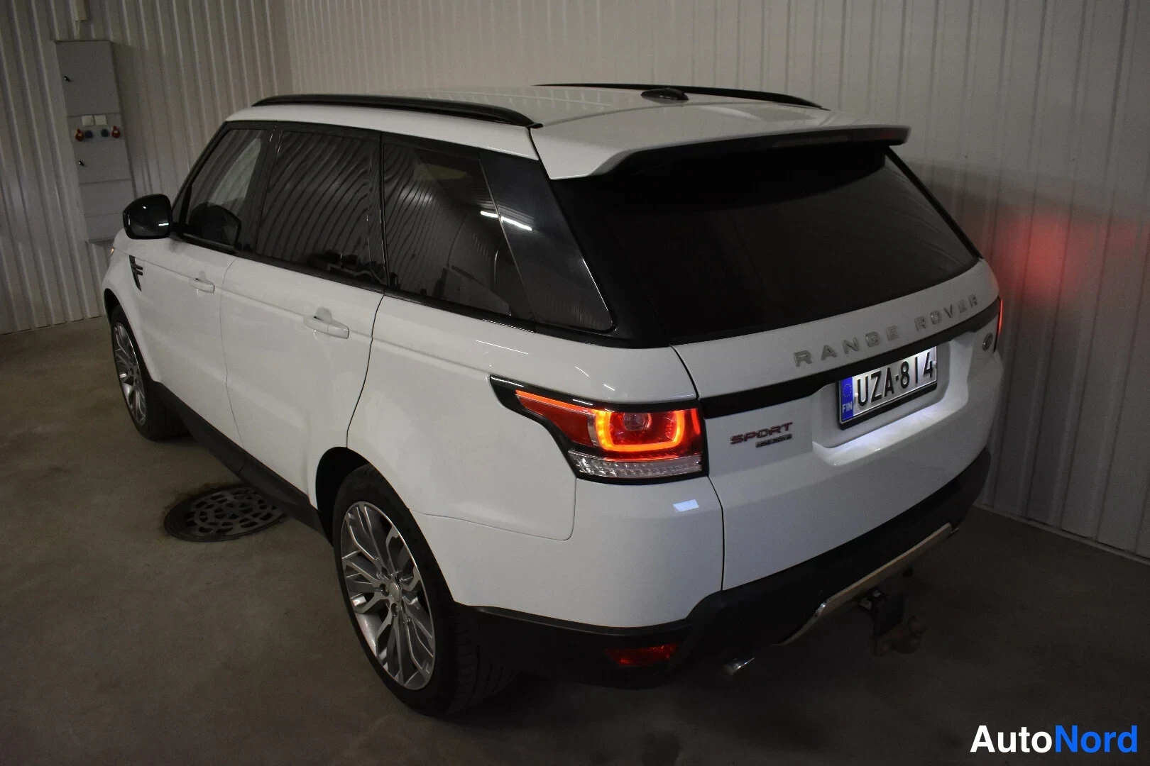 Valkoinen Land Rover Range Rover Sport 2014, takaviisto, kuva 9
