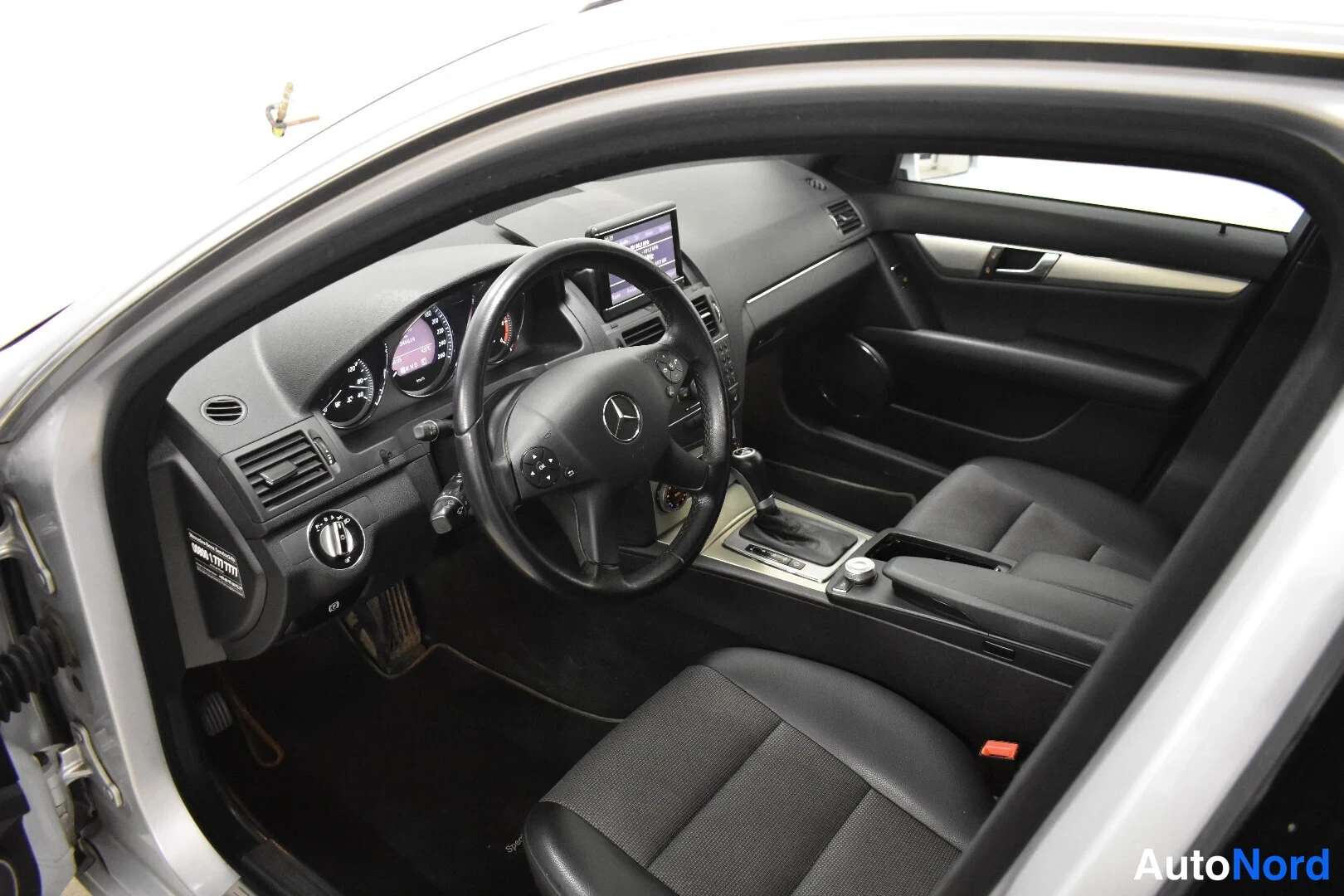 Hopea Mercedes-Benz C 200 CDI 2010, ohjaamo, kuva 14