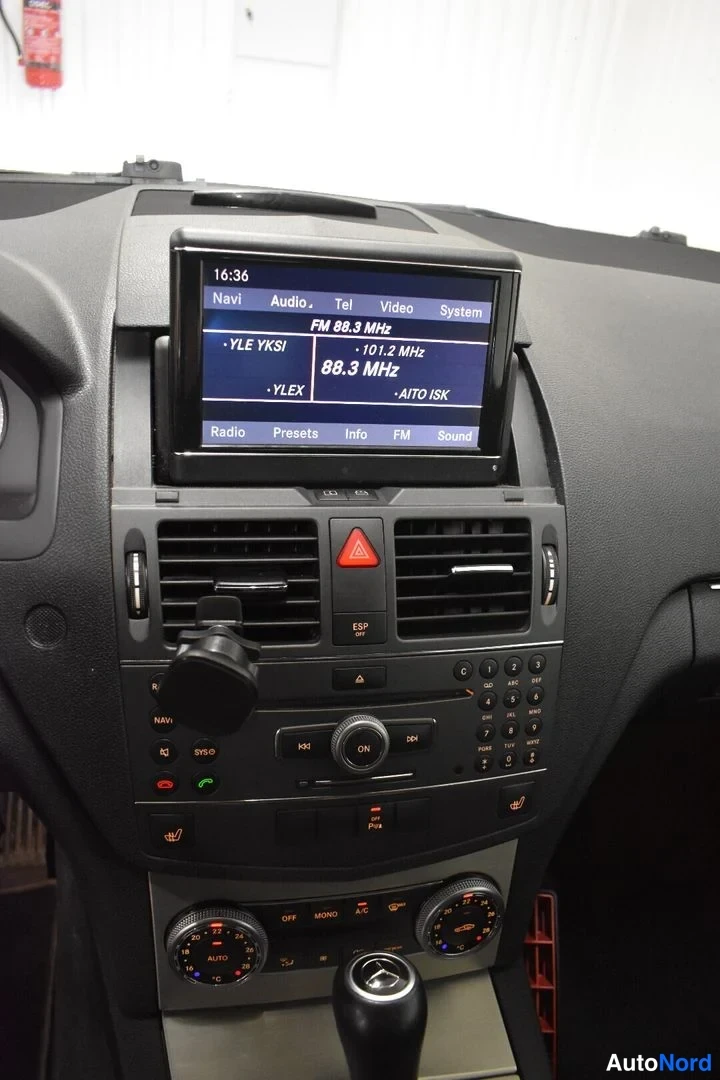 Hopea Mercedes-Benz C 200 CDI 2010, ohjaamo, kuva 15