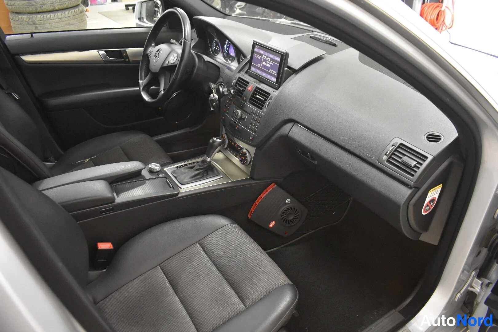 Hopea Mercedes-Benz C 200 CDI 2010, ohjaamo, kuva 17