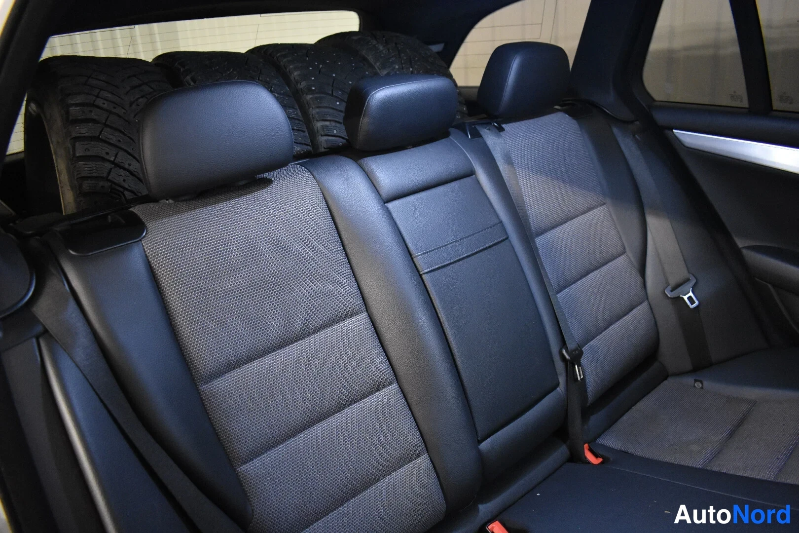 Hopea Mercedes-Benz C 220 CDI 2012, takaistuimet, kuva 23