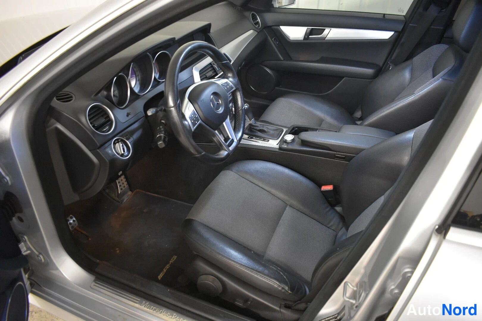 Hopea Mercedes-Benz C 220 CDI 2012, etuistuimet, kuva 17