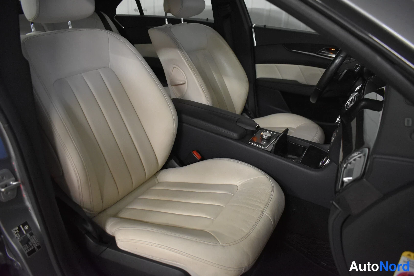 Harmaa Mercedes-Benz CLS 350 2011, kuva 29