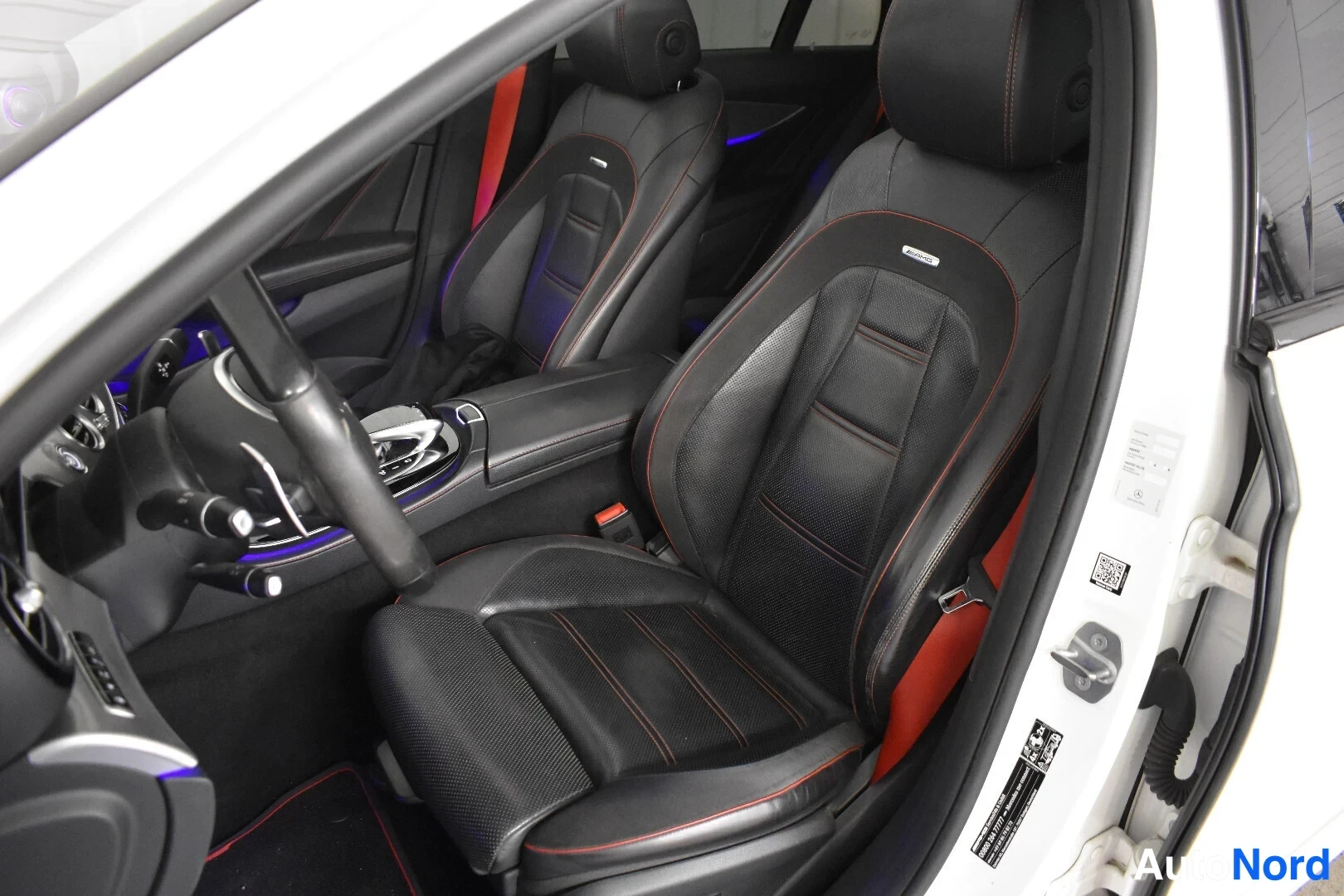 Valkoinen Mercedes-Benz E 43 2017, etuistuimet, kuva 22