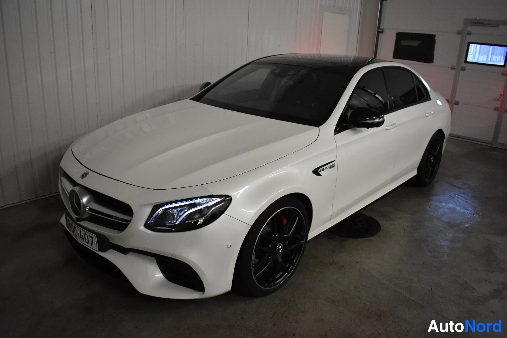 Valkoinen Mercedes-Benz E 63 2017, etuviisto, keula vasemmalle, kuva 2