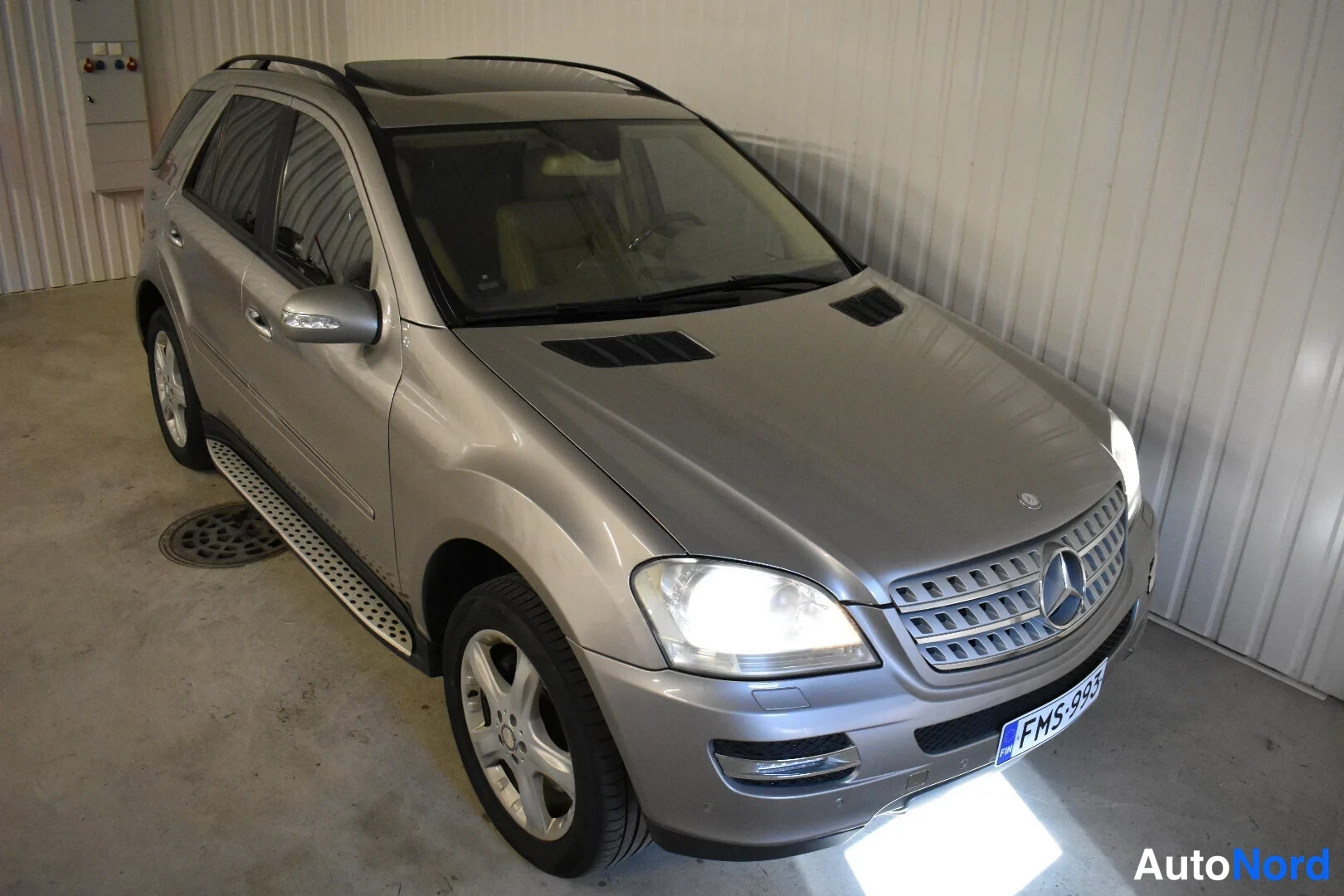 Hopea Mercedes-Benz ML 420 CDI 4MATIC 2007, etuviisto, keula oikealle, kuva 2