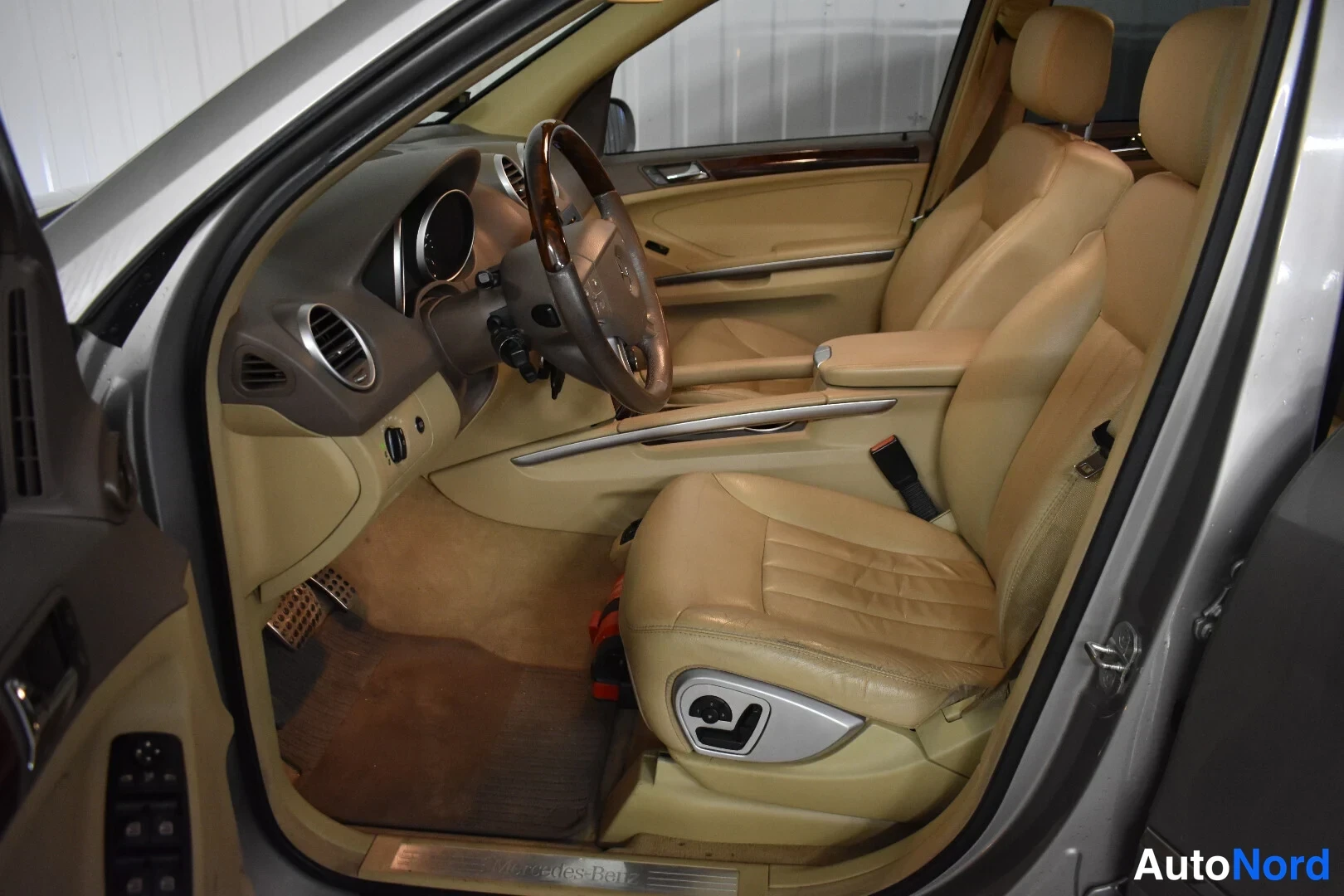 Hopea Mercedes-Benz ML 420 CDI 4MATIC 2007, ohjaamo, kuva 11