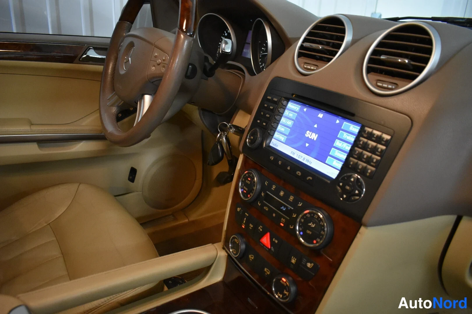 Hopea Mercedes-Benz ML 420 CDI 4MATIC 2007, ohjaamo, kuva 13