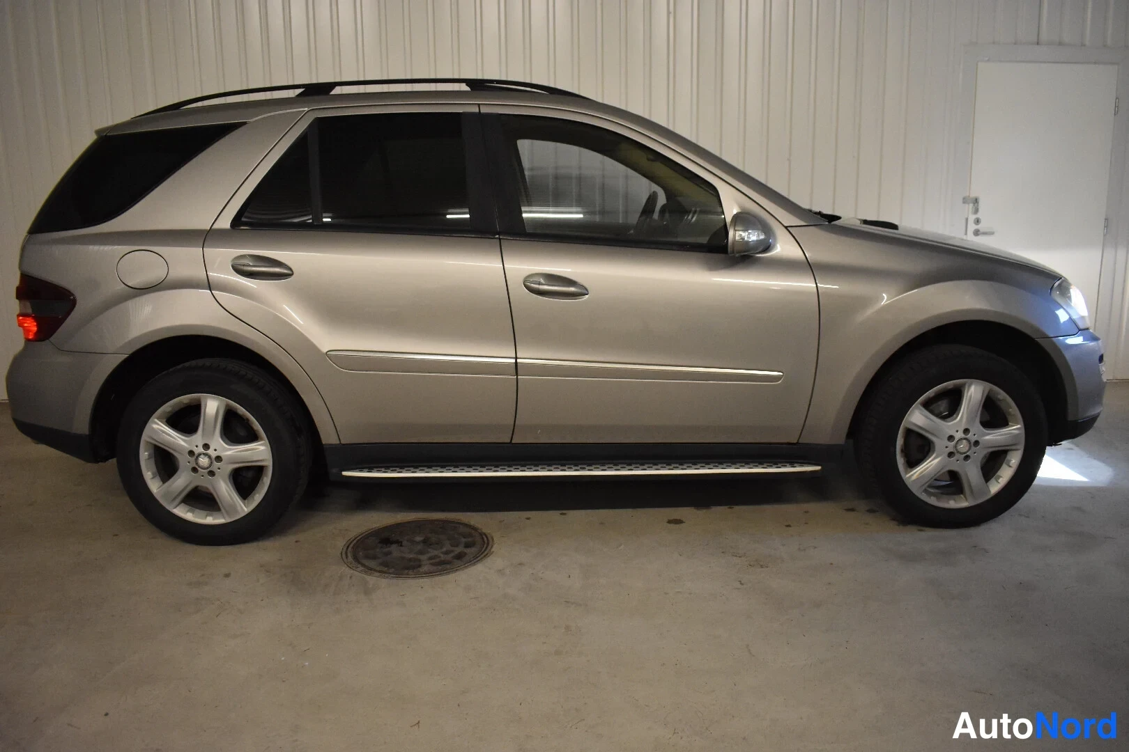 Hopea Mercedes-Benz ML 420 CDI 4MATIC 2007, etuviisto, keula oikealle, kuva 3