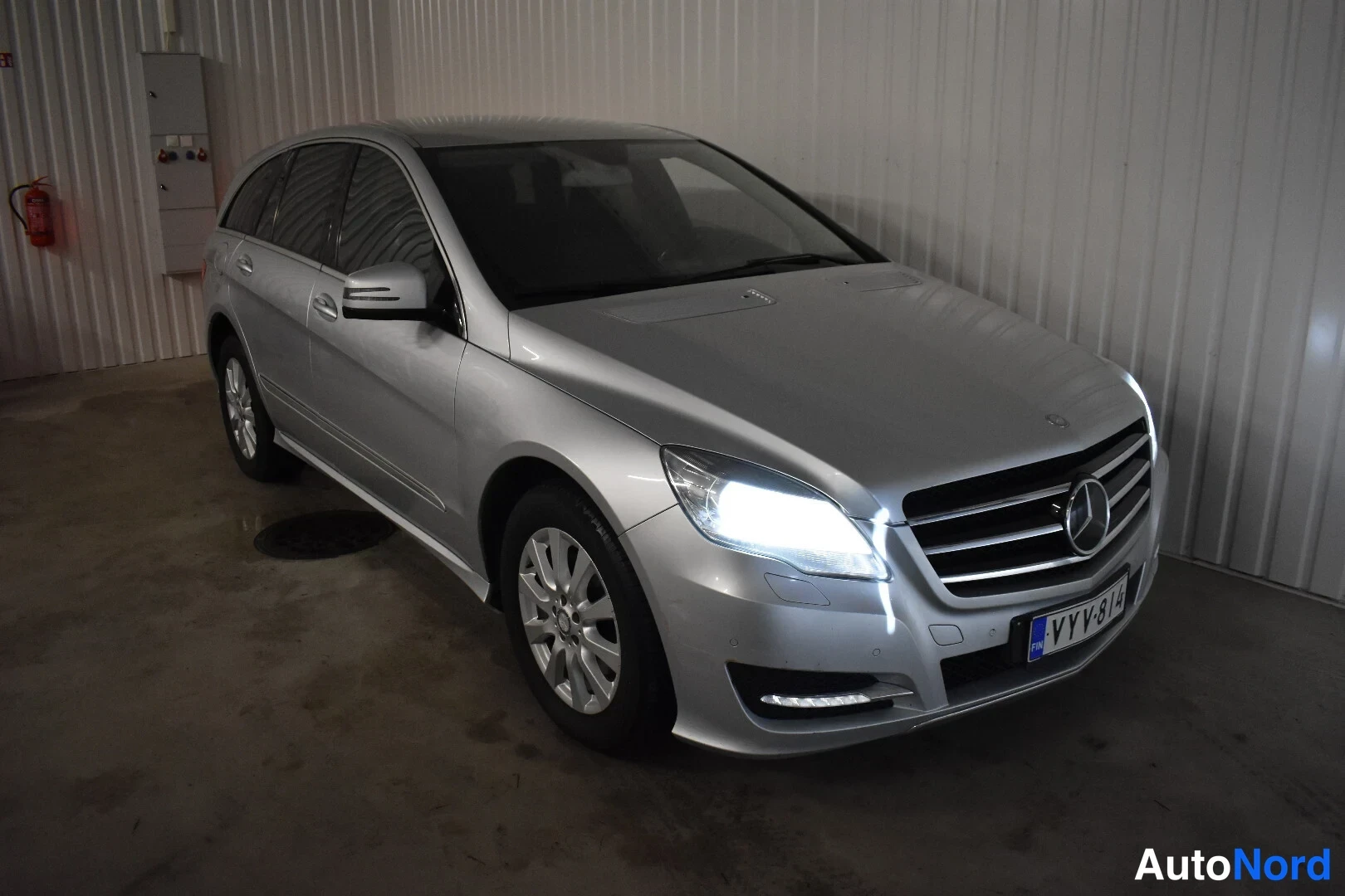 Hopea Mercedes-Benz R 2011, etuviisto, keula oikealle, kuva 3