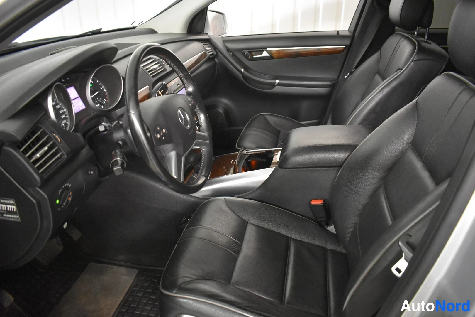 Hopea Mercedes-Benz R 2011, etuistuimet, kuva 19