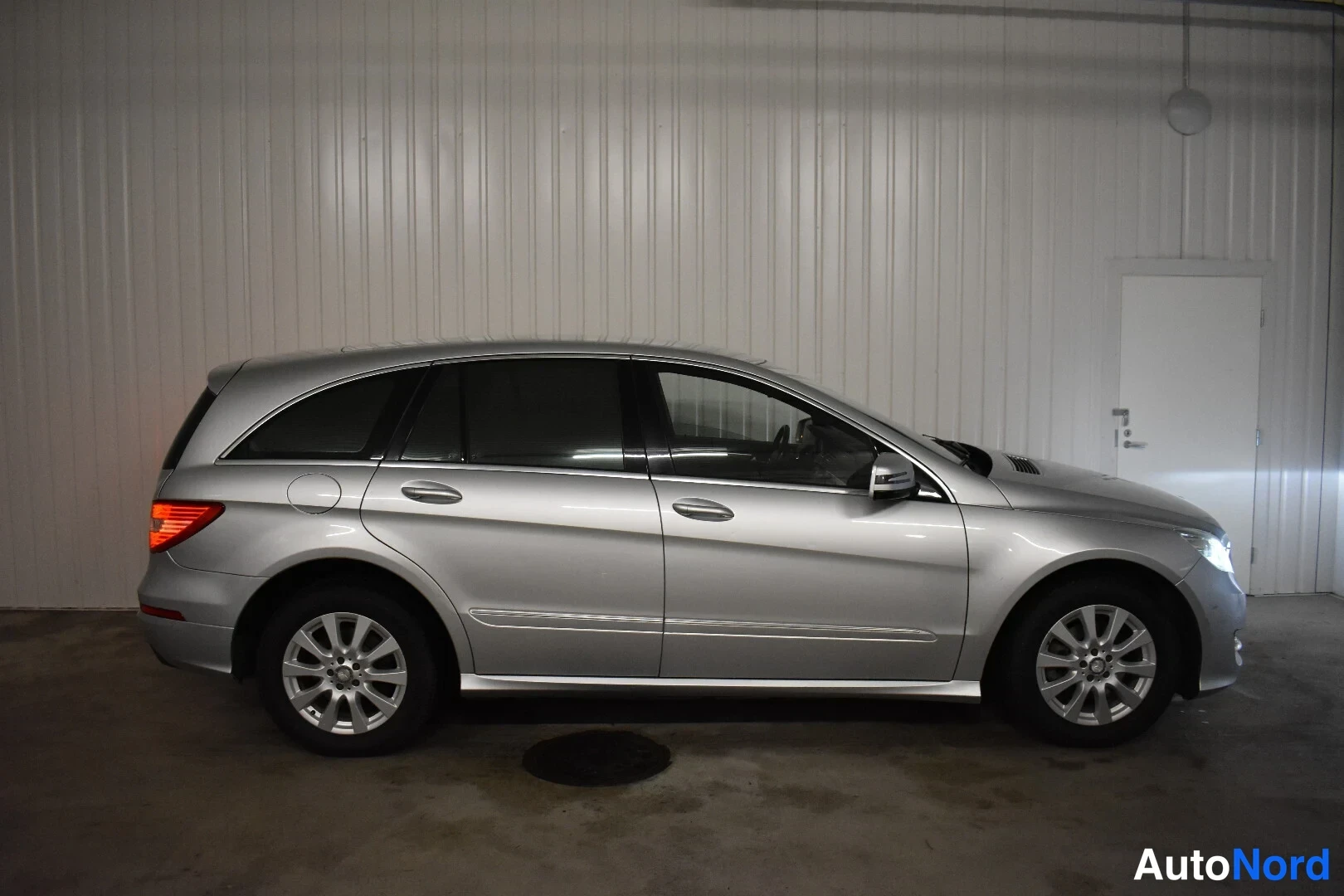 Hopea Mercedes-Benz R 2011, sivulta, kuva 8