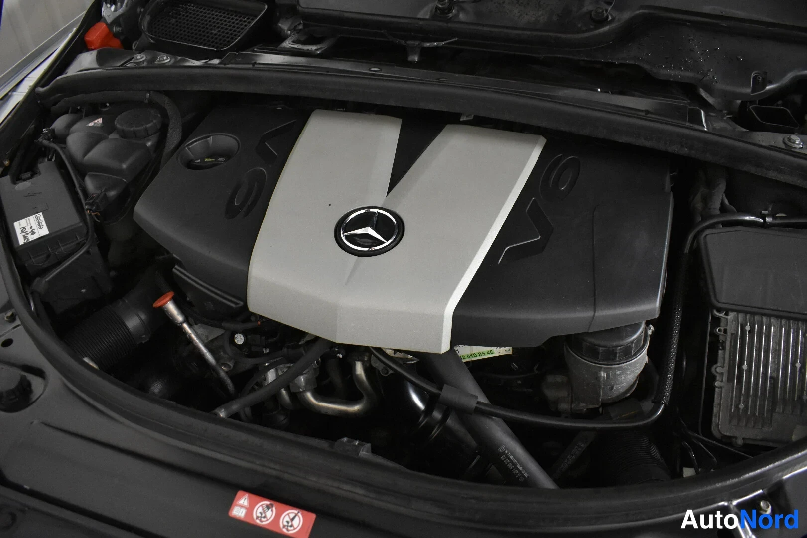 Hopea Mercedes-Benz R 2011, moottoritila, kuva 27