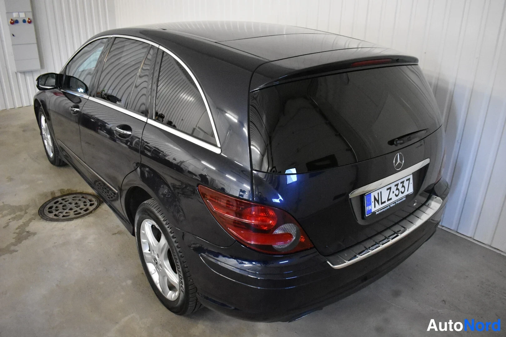 Sininen Mercedes-Benz R 2009, takaviisto, kuva 9