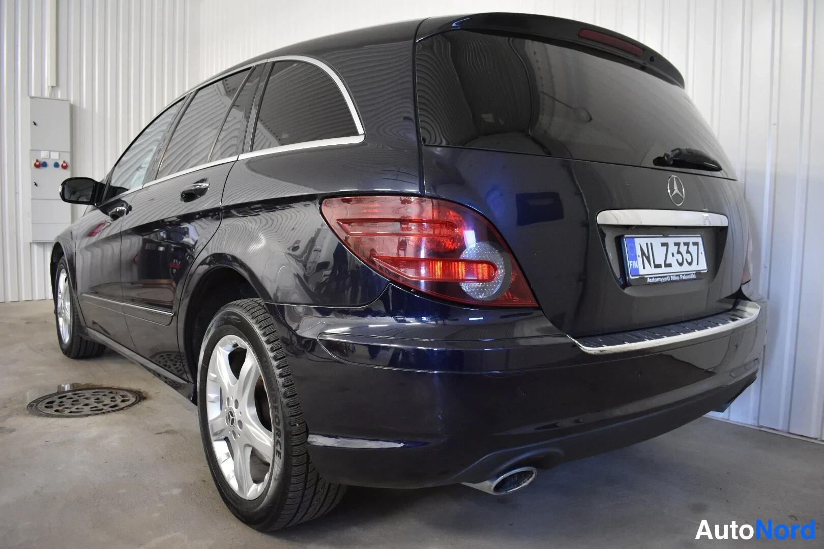 Sininen Mercedes-Benz R 2009, takaviisto, kuva 14