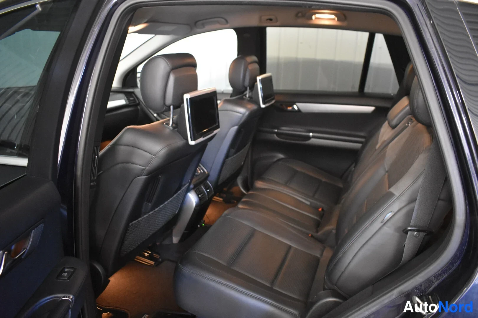Sininen Mercedes-Benz R 2009, takaistuimet, kuva 24