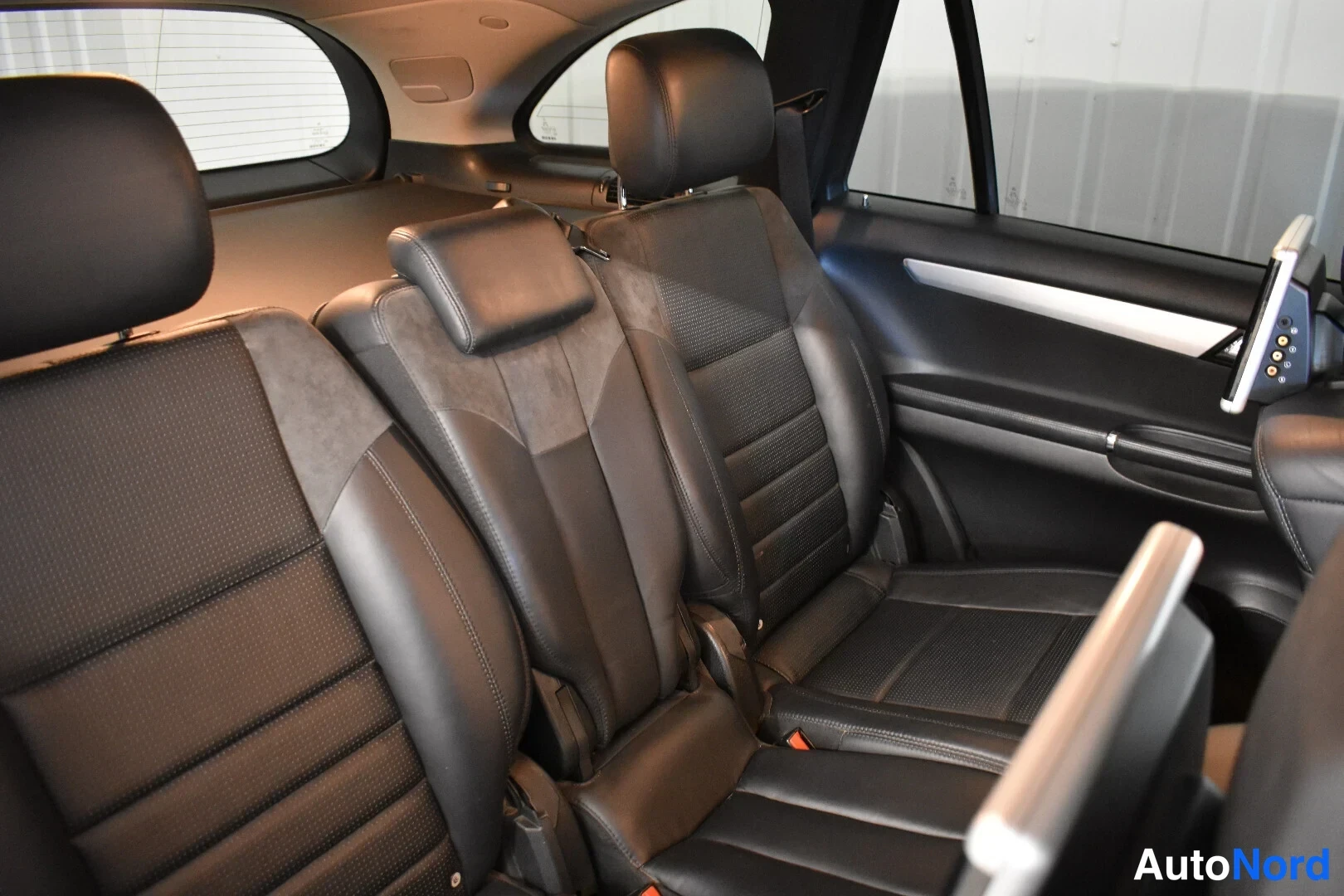 Sininen Mercedes-Benz R 2009, takaistuimet, kuva 26
