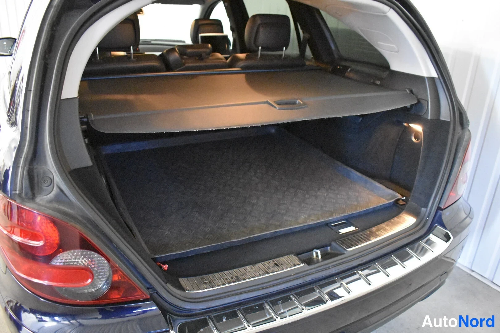 Sininen Mercedes-Benz R 2009, tavaratila, kuva 28