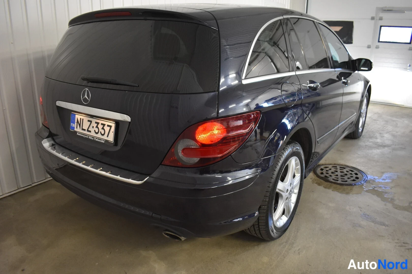 Sininen Mercedes-Benz R 2009, takaviisto, kuva 10