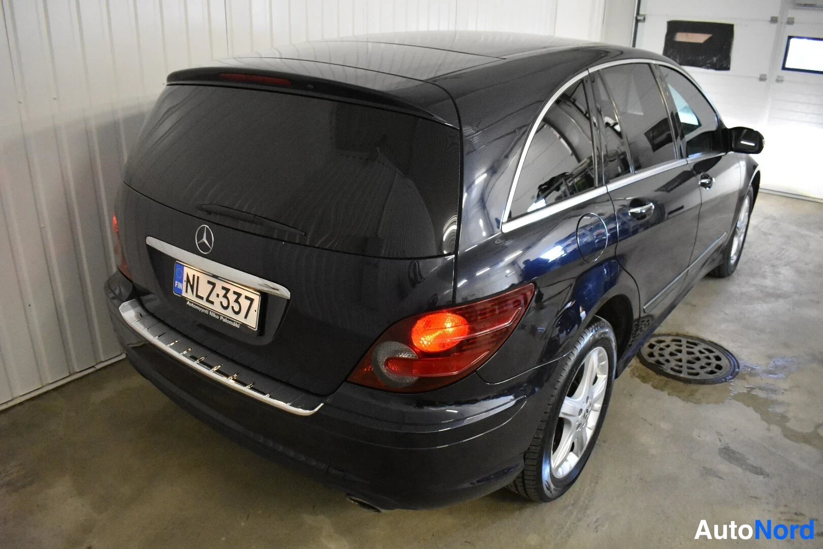 Sininen Mercedes-Benz R 2009, takaviisto, kuva 11