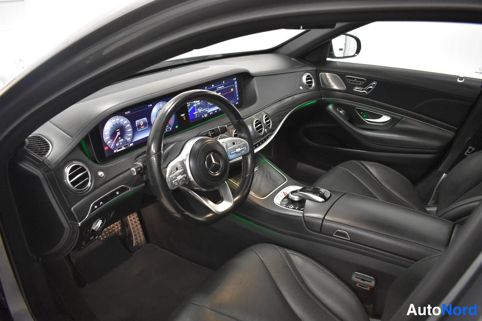 Harmaa Mercedes-Benz S 2018, ohjaamo, kuva 15