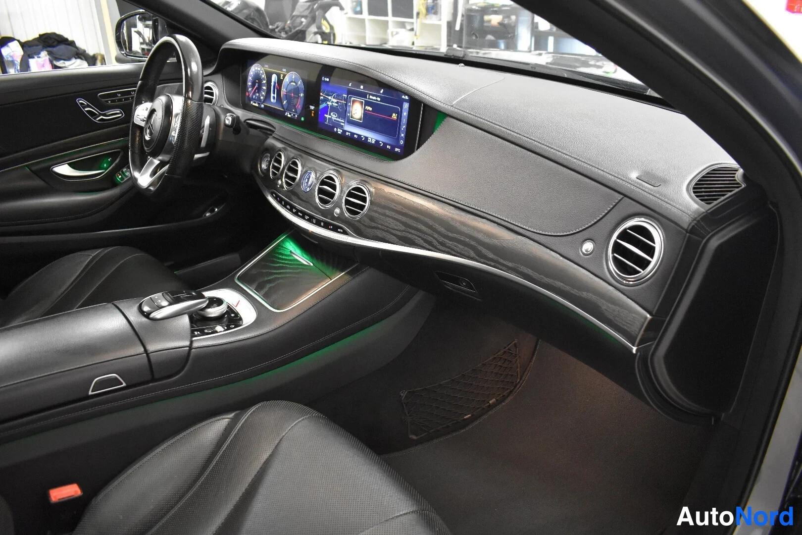 Harmaa Mercedes-Benz S 2018, ohjaamo, kuva 16