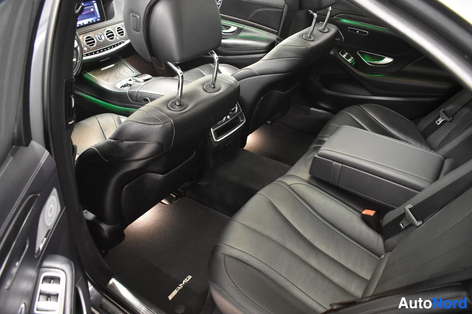 Harmaa Mercedes-Benz S 2018, takaistuimet, kuva 22