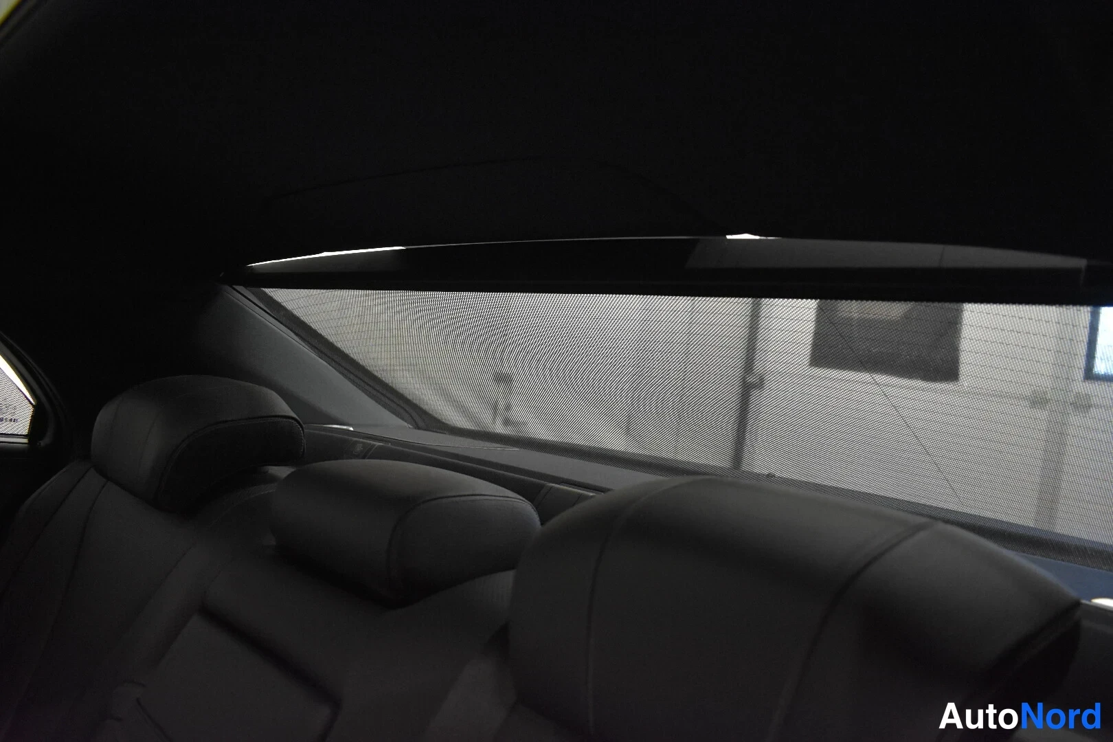 Harmaa Mercedes-Benz S 2018, takaistuimet, kuva 24