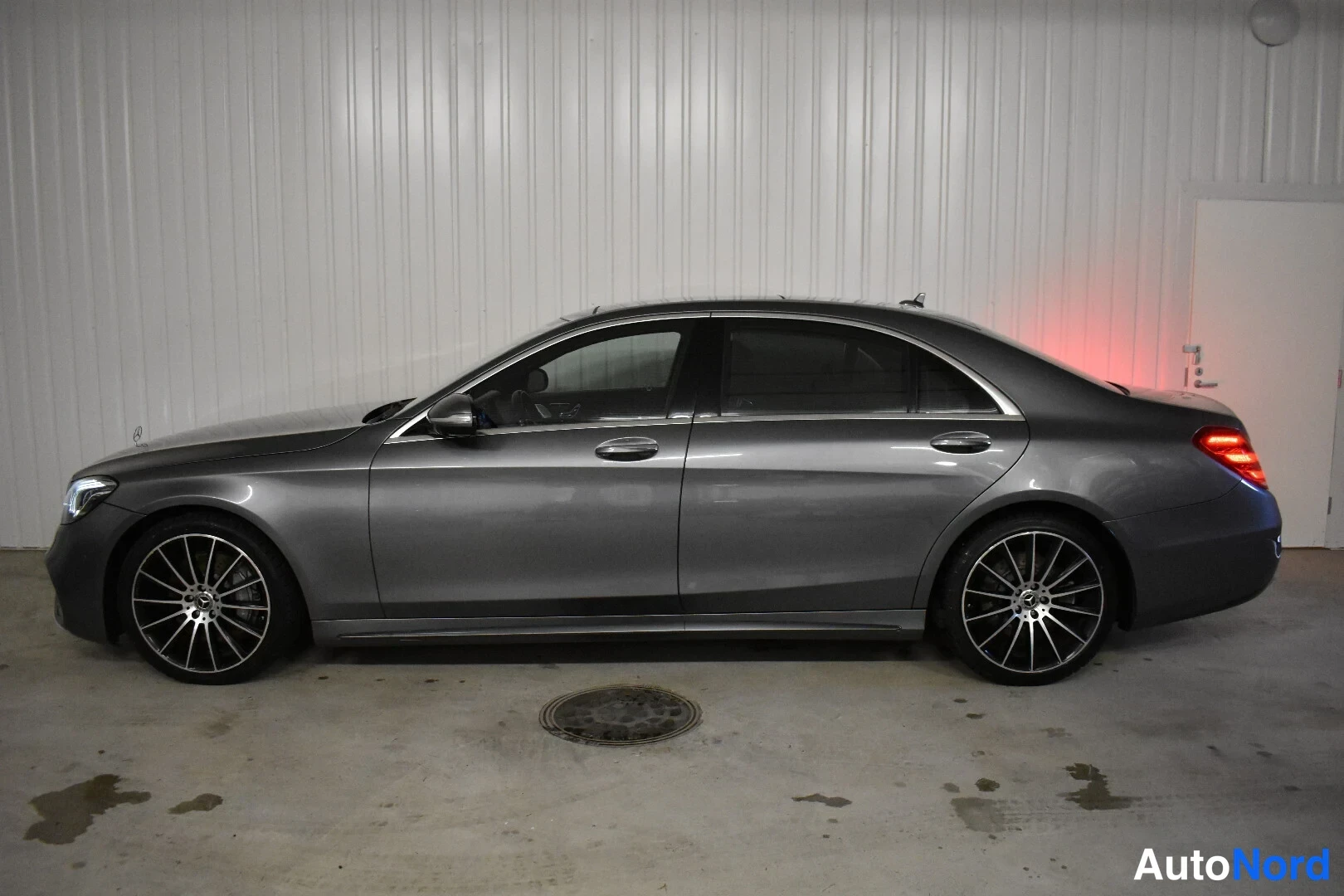 Harmaa Mercedes-Benz S 2018, etuviisto, keula vasemmalle, kuva 2