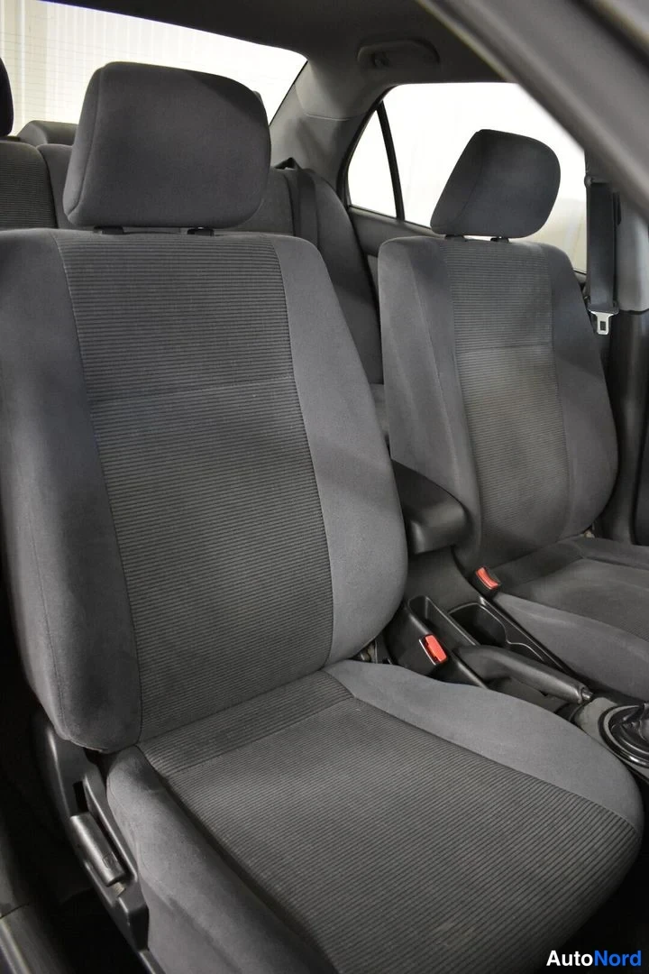 Harmaa Mitsubishi Lancer 2004, etuistuimet, kuva 15