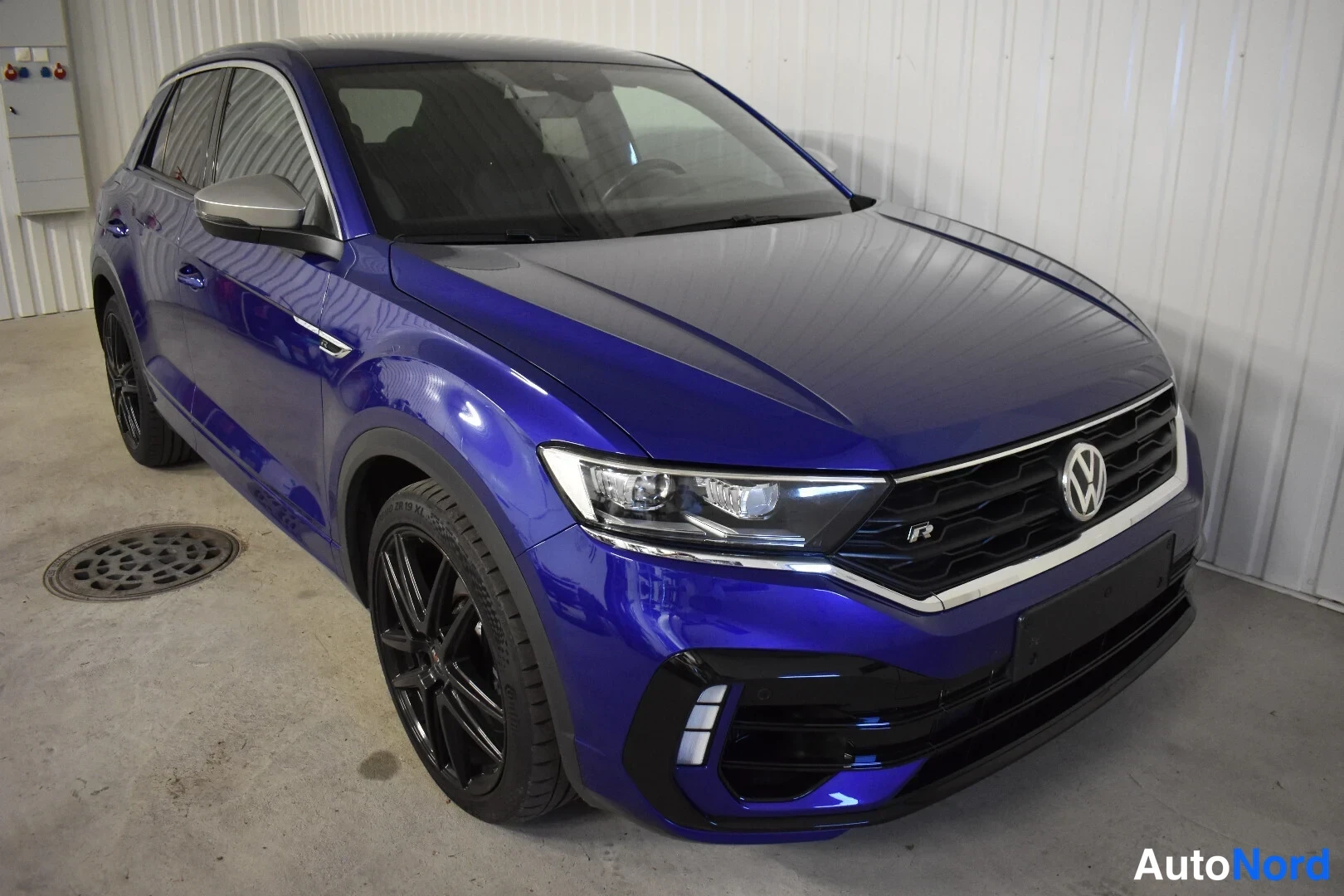 Sininen Volkswagen T-Roc 2020, etuviisto, keula oikealle, kuva 8
