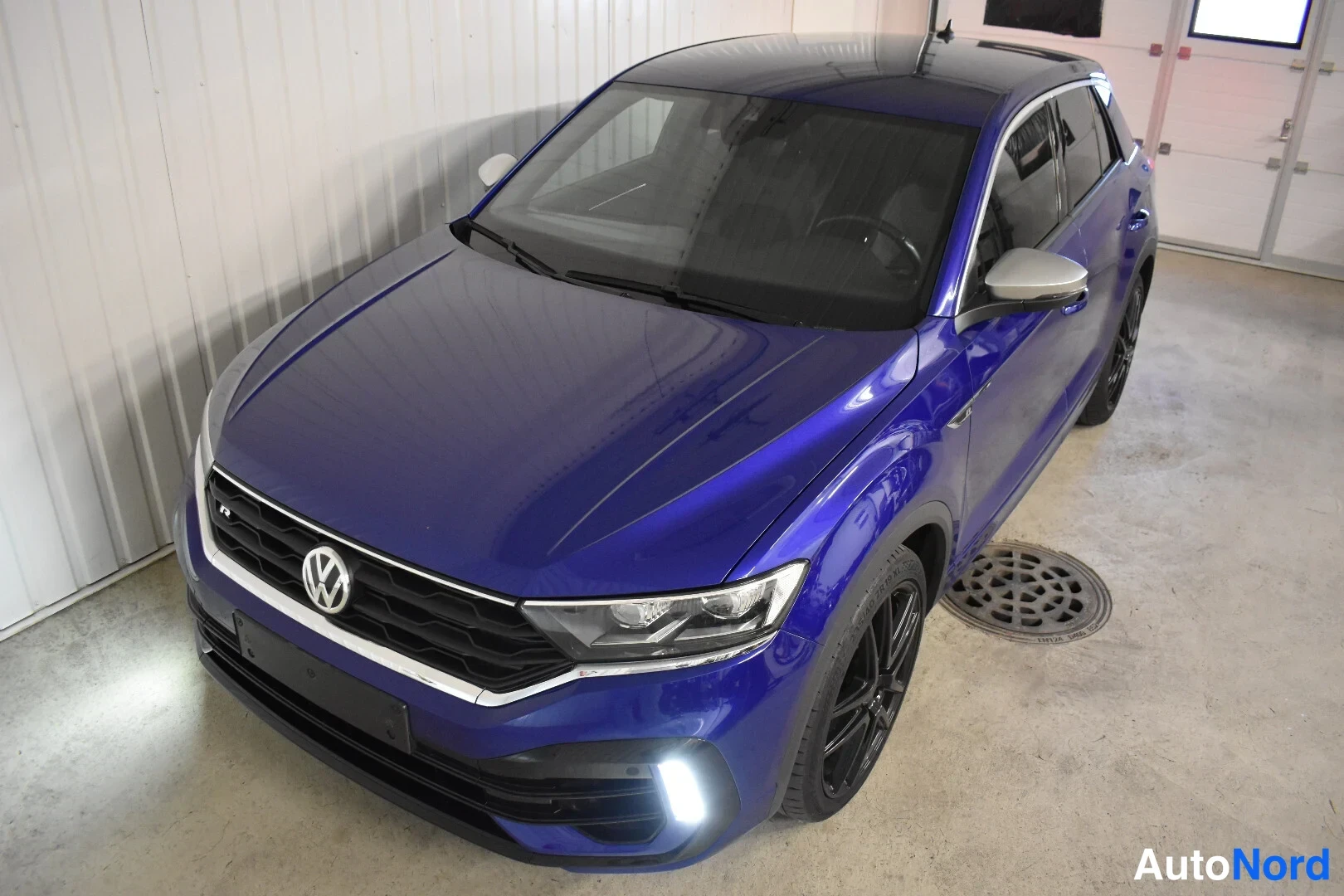 Sininen Volkswagen T-Roc 2020, etuviisto, keula vasemmalle, kuva 6