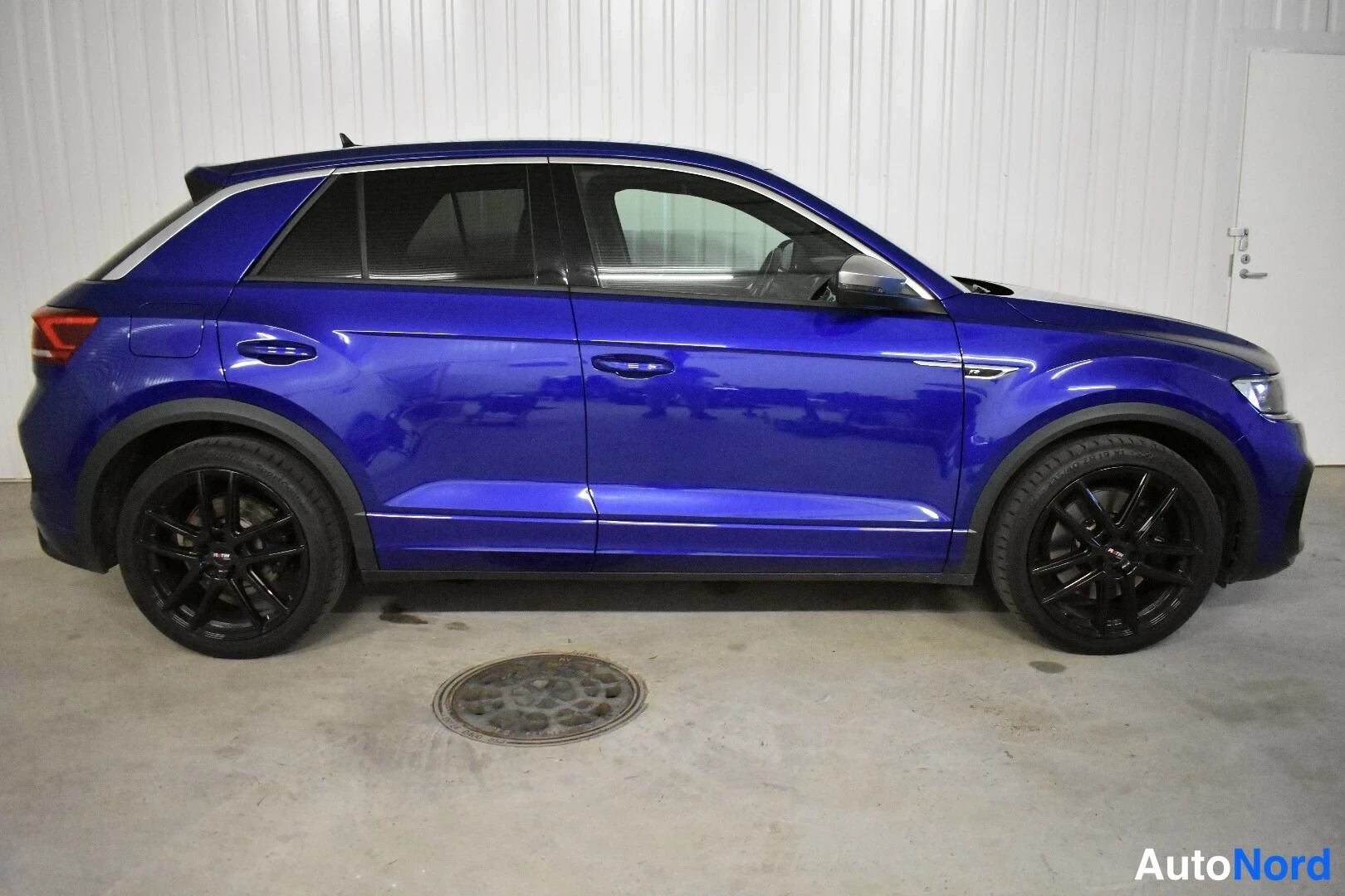Sininen Volkswagen T-Roc 2020, sivulta, kuva 13