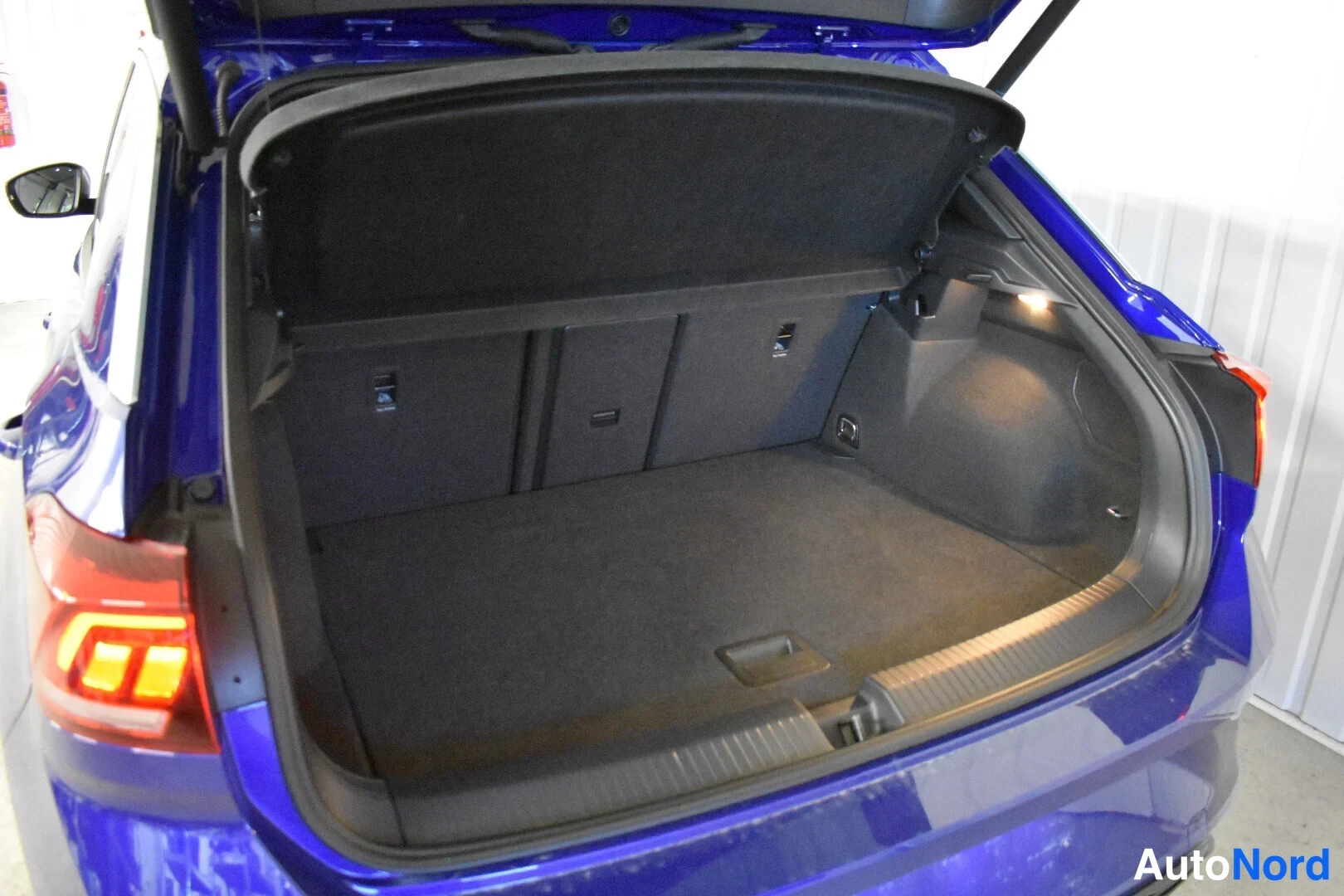 Sininen Volkswagen T-Roc 2020, tavaratila, kuva 24