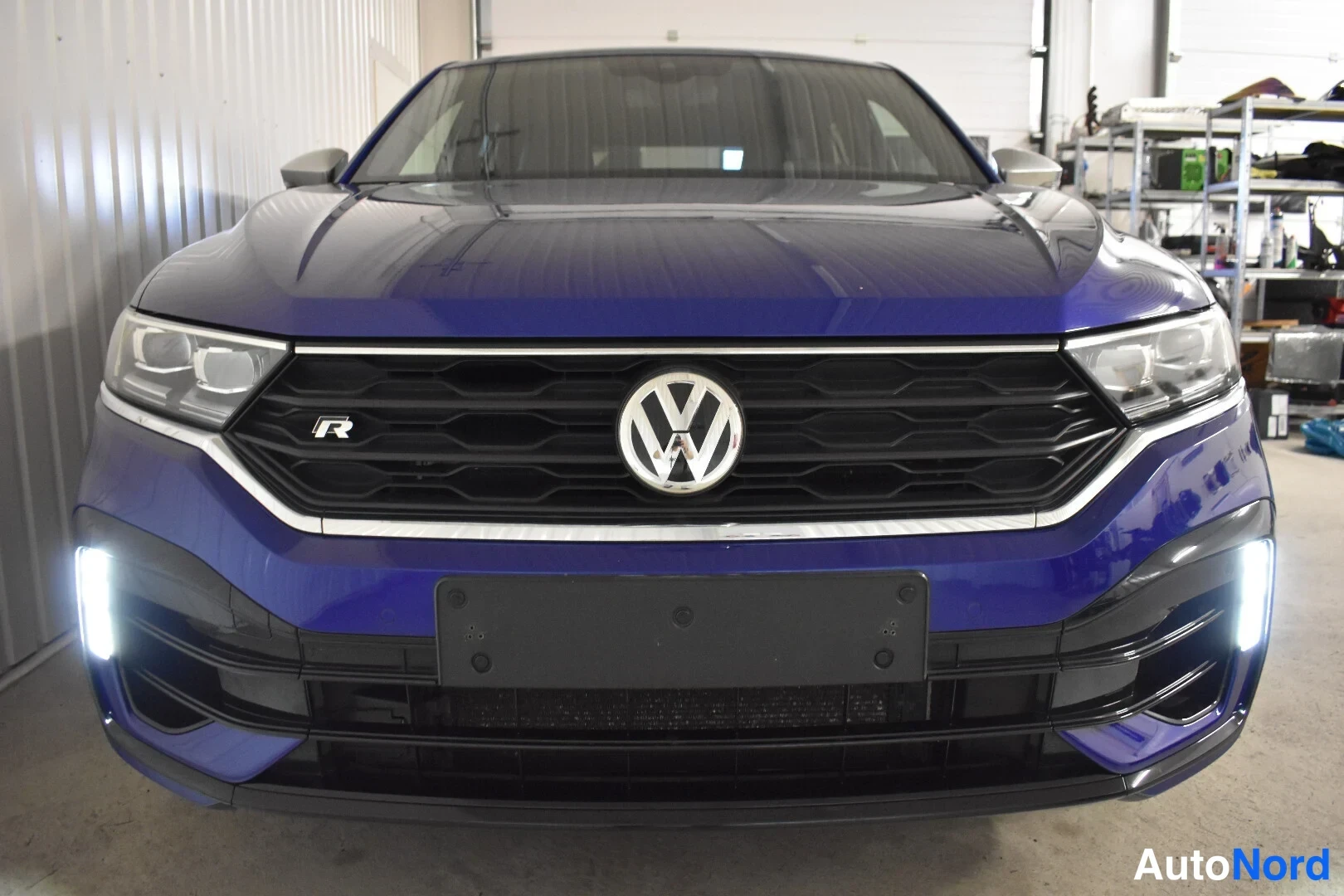 Sininen Volkswagen T-Roc 2020, edestä, kuva 10