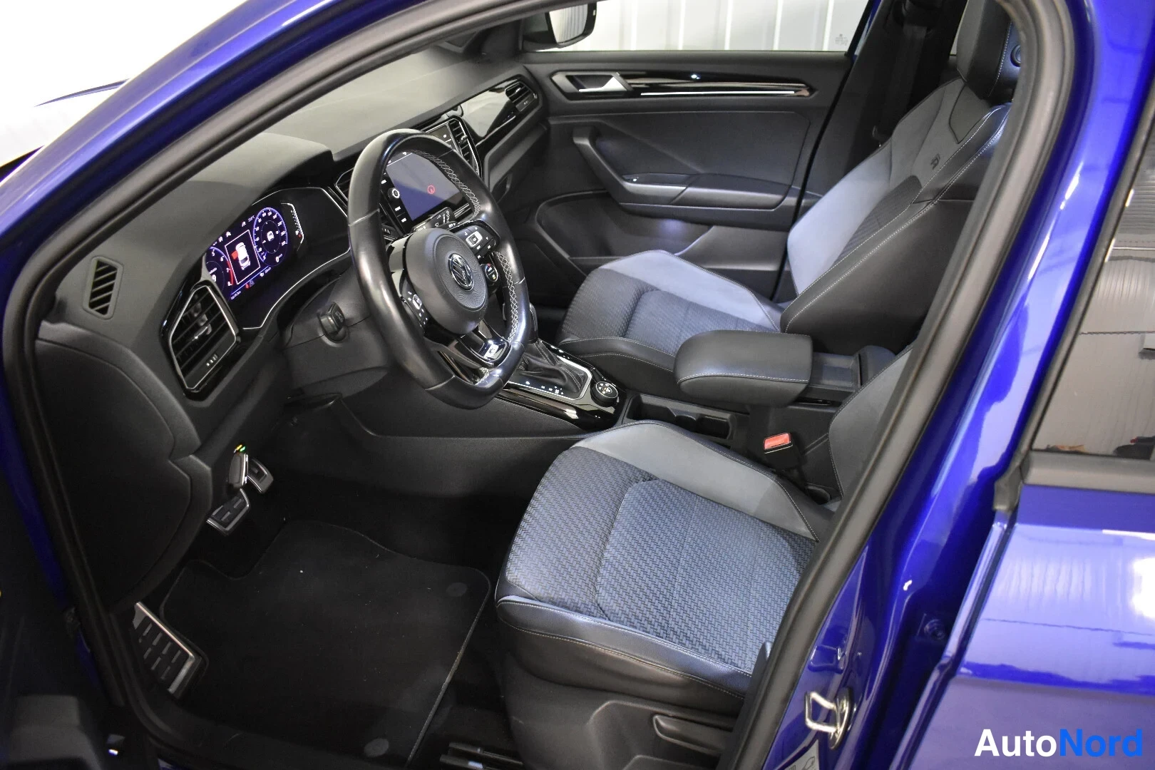 Sininen Volkswagen T-Roc 2020, ohjaamo, kuva 20
