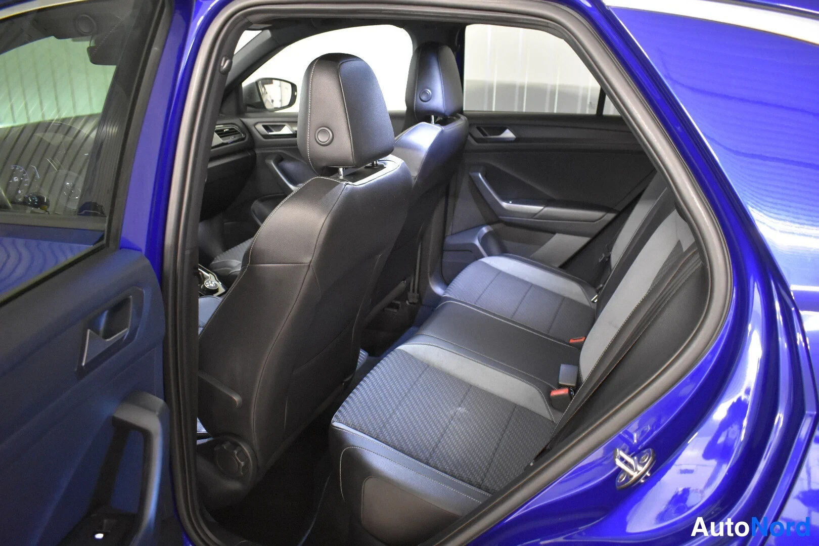 Sininen Volkswagen T-Roc 2020, takaistuimet, kuva 22