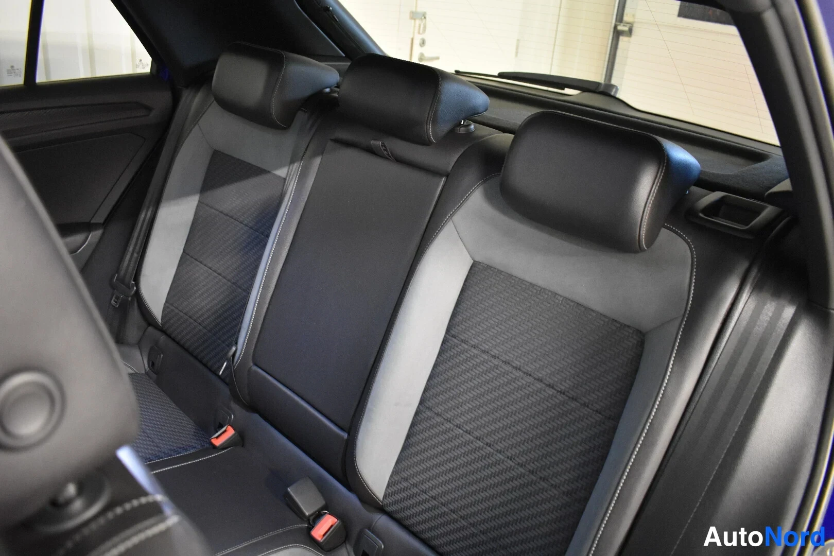 Sininen Volkswagen T-Roc 2020, takaistuimet, kuva 23