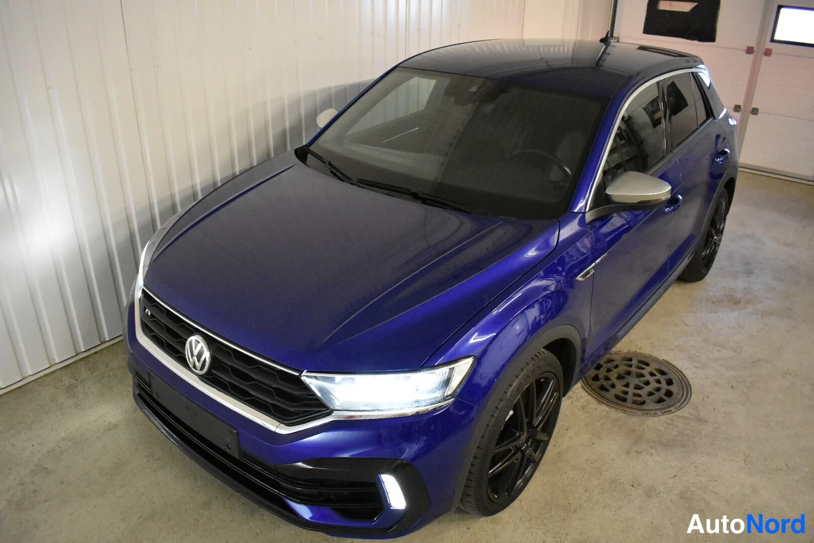 Sininen Volkswagen T-Roc 2020, etuviisto, keula vasemmalle, kuva 3