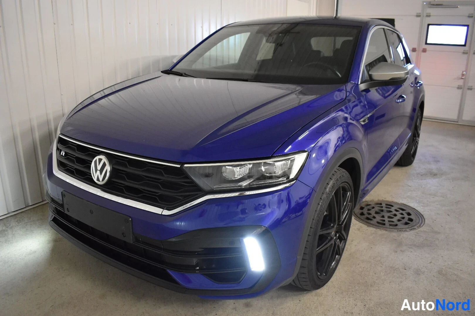 Sininen Volkswagen T-Roc 2020, etuviisto, keula vasemmalle, kuva 4