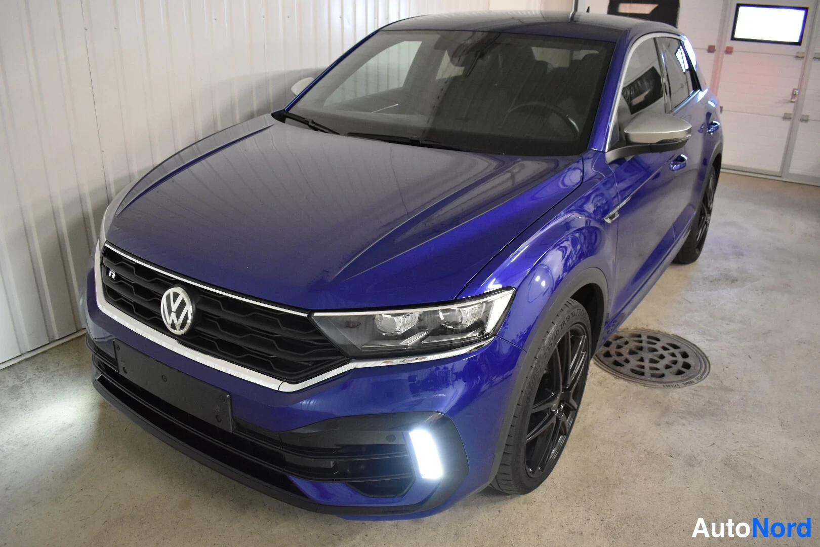 Sininen Volkswagen T-Roc 2020, etuviisto, keula vasemmalle, kuva 5