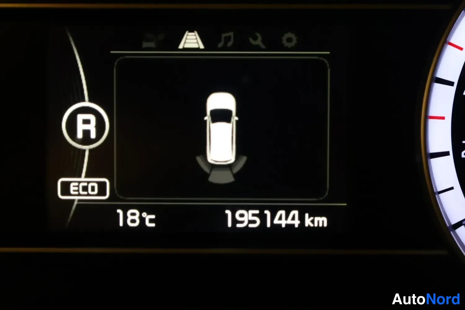 Valkoinen Kia Niro 2017, yksityiskohta, kuva 13