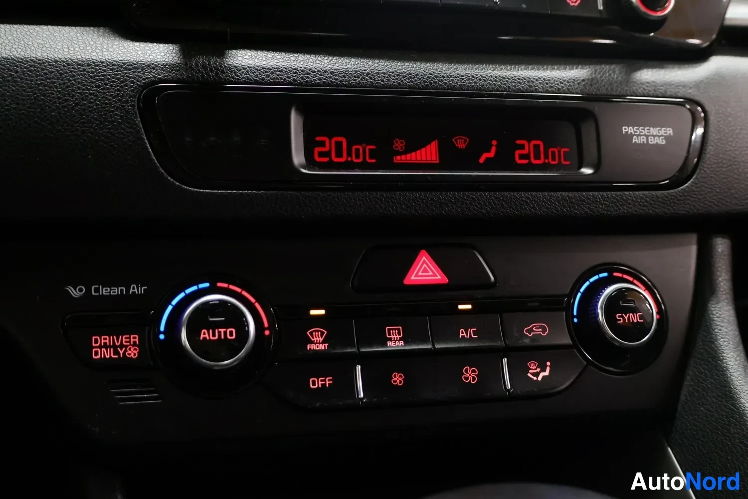 Valkoinen Kia Niro 2017, yksityiskohta, kuva 15
