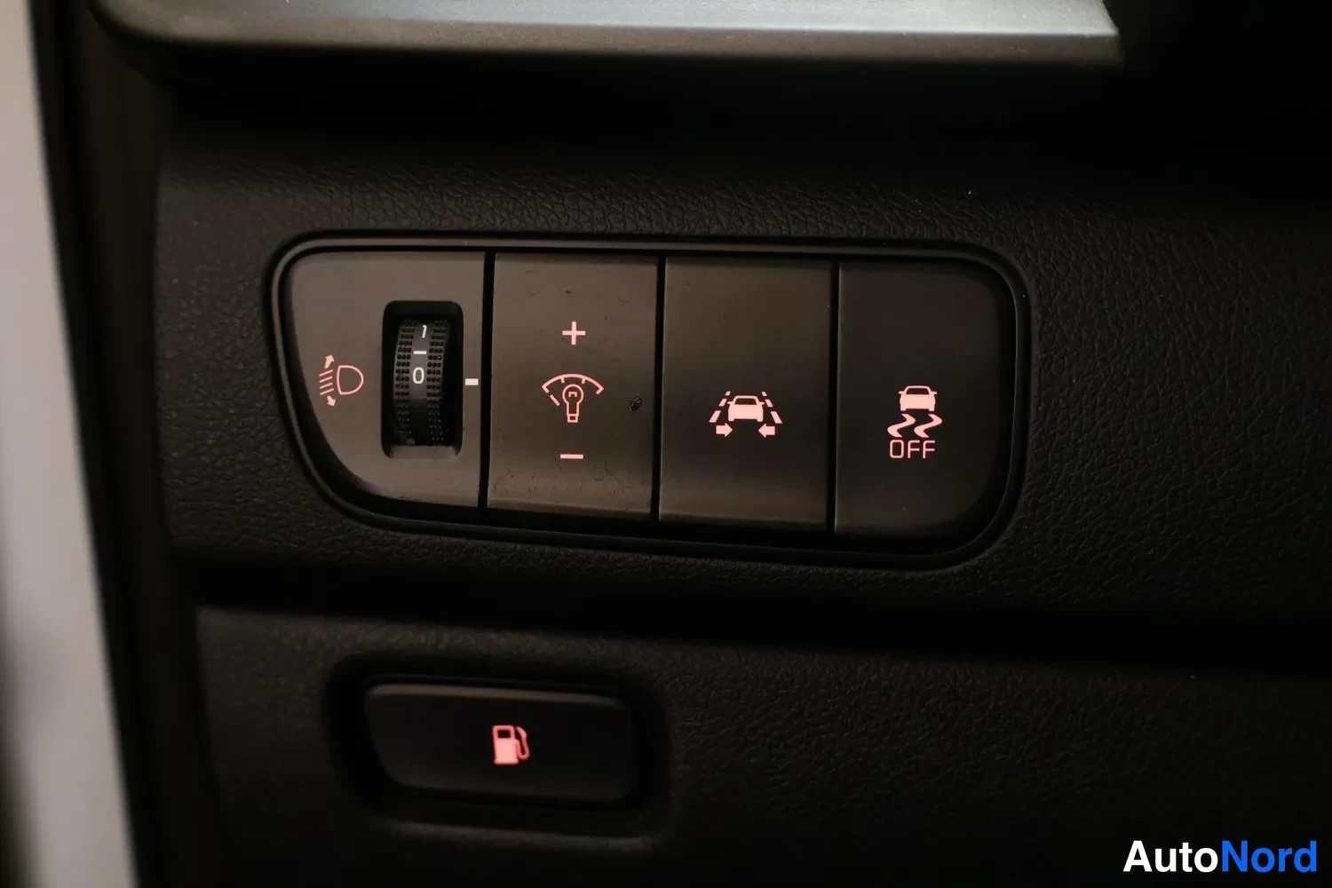 Valkoinen Kia Niro 2017, yksityiskohta, kuva 16