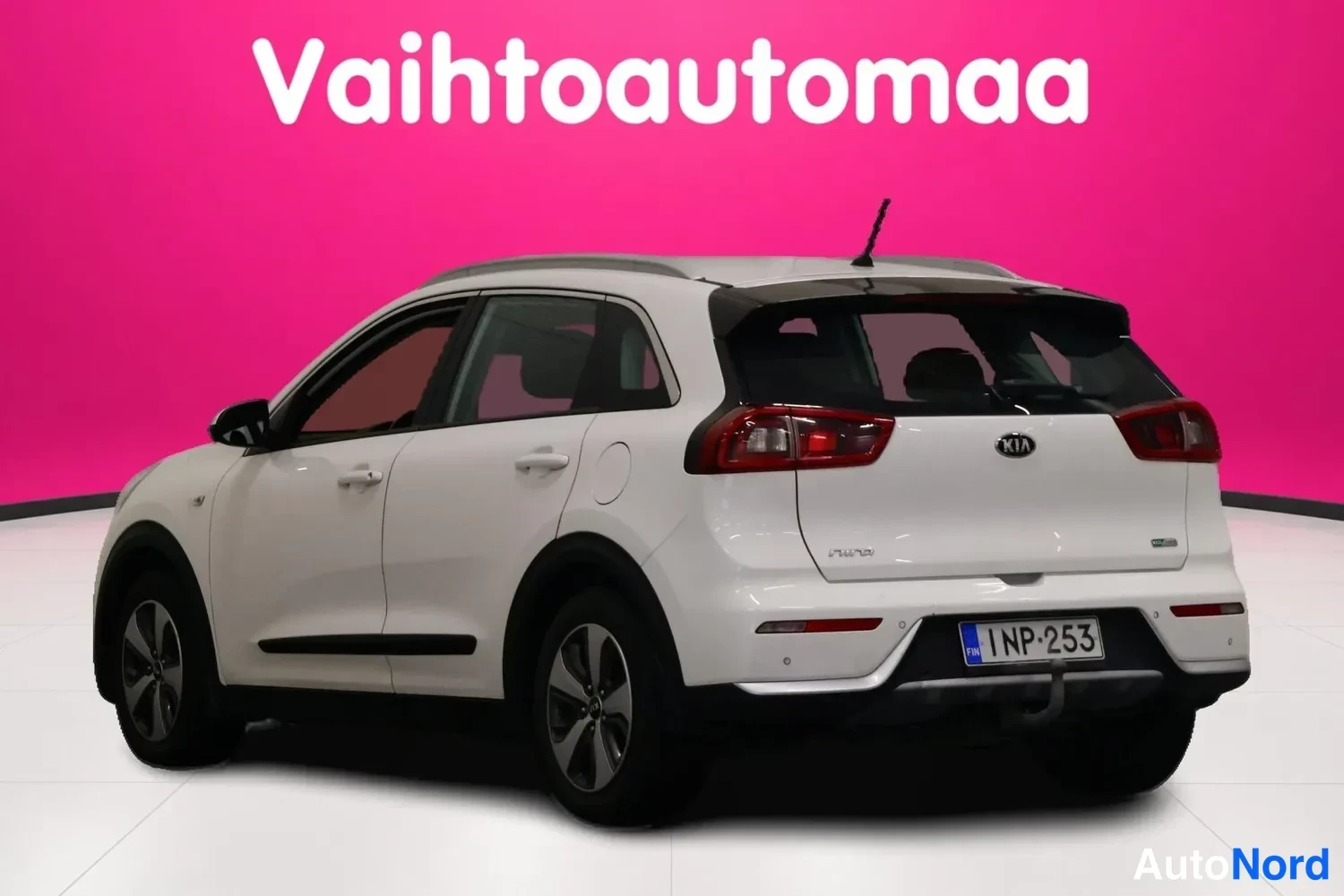 Valkoinen Kia Niro 2017, takaviisto, kuva 6